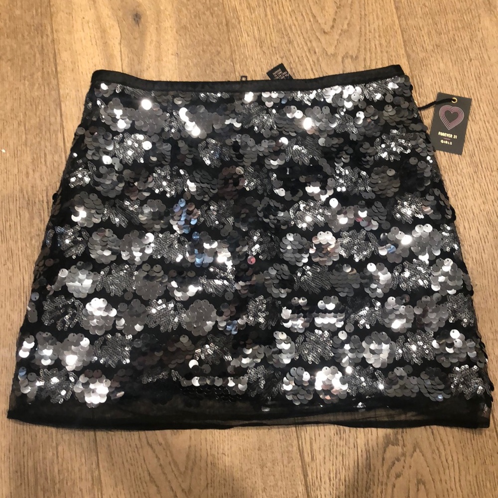 Forever 21 Girls black sequins short skirt